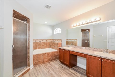 House in Winter Haven, Florida 3 bedrooms, 172.71 sq.m. № 1911779 - photo 12