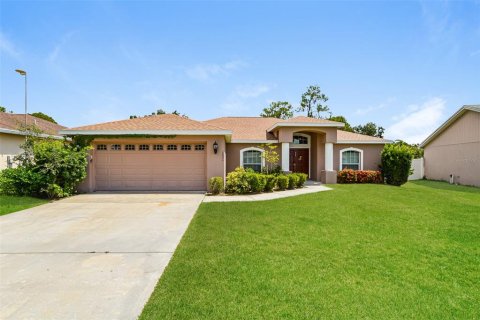 House in Winter Haven, Florida 3 bedrooms, 172.71 sq.m. № 1911779 - photo 1