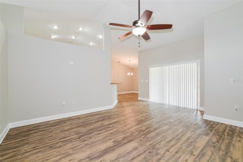 House in Winter Haven, Florida 3 bedrooms, 172.71 sq.m. № 1911779 - photo 3
