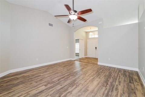 House in Winter Haven, Florida 3 bedrooms, 172.71 sq.m. № 1911779 - photo 4