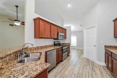 House in Winter Haven, Florida 3 bedrooms, 172.71 sq.m. № 1911779 - photo 6