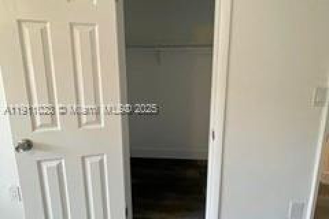 Immobilier commercial à vendre à Miami, Floride: 179.86 m2 № 1969044 - photo 7