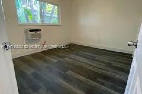 Immobilier commercial à vendre à Miami, Floride: 179.86 m2 № 1969044 - photo 4