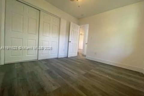 Immobilier commercial à vendre à Miami, Floride: 179.86 m2 № 1969044 - photo 3