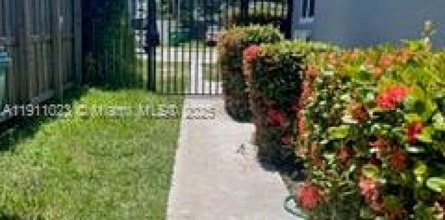 Immobilier commercial à Miami, Floride 179.86 m2 № 1969044