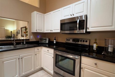 House in Delray Beach, Florida 3 bedrooms, 145.86 sq.m. № 1955307 - photo 6