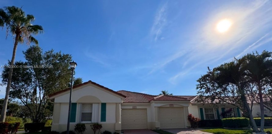 House in Delray Beach, Florida 3 bedrooms, 145.86 sq.m. № 1955307