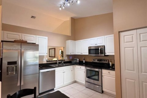 House in Delray Beach, Florida 3 bedrooms, 145.86 sq.m. № 1955307 - photo 5