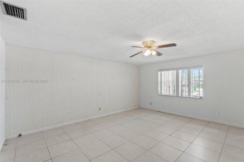 House in Davie, Florida 3 bedrooms, 181.44 sq.m. № 2044287 - photo 4