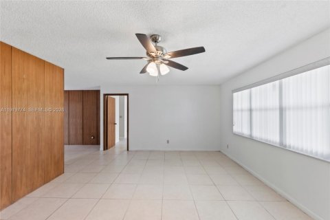 House in Davie, Florida 3 bedrooms, 181.44 sq.m. № 2044287 - photo 3