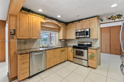 House in Davie, Florida 3 bedrooms, 181.44 sq.m. № 2044287 - photo 10