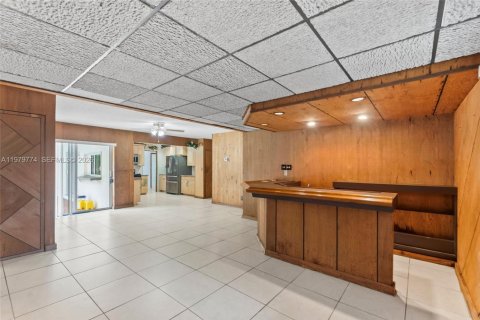 House in Davie, Florida 3 bedrooms, 181.44 sq.m. № 2044287 - photo 12