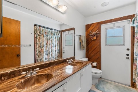 House in Davie, Florida 3 bedrooms, 181.44 sq.m. № 2044287 - photo 15