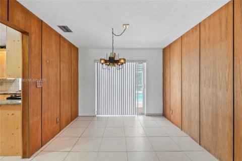 House in Davie, Florida 3 bedrooms, 181.44 sq.m. № 2044287 - photo 8