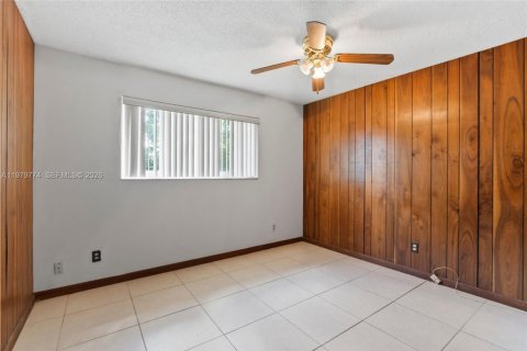 House in Davie, Florida 3 bedrooms, 181.44 sq.m. № 2044287 - photo 16