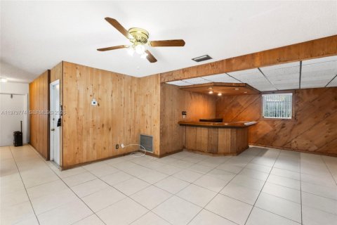 House in Davie, Florida 3 bedrooms, 181.44 sq.m. № 2044287 - photo 11