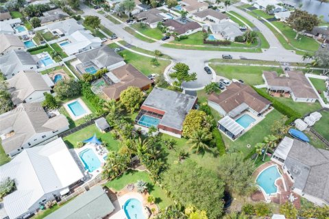 House in Davie, Florida 3 bedrooms, 181.44 sq.m. № 2044287 - photo 23