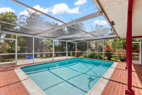 House in Davie, Florida 3 bedrooms, 181.44 sq.m. № 2044287 - photo 17