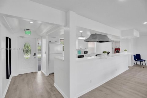 Casa en venta en Hollywood, Florida, 5 dormitorios, 208.29 m2 № 2152706 - foto 7