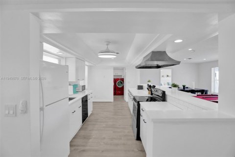 Casa en venta en Hollywood, Florida, 5 dormitorios, 208.29 m2 № 2152706 - foto 9