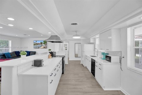 Casa en venta en Hollywood, Florida, 5 dormitorios, 208.29 m2 № 2152706 - foto 5