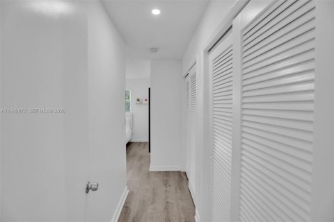 Casa en venta en Hollywood, Florida, 5 dormitorios, 208.29 m2 № 2152706 - foto 22