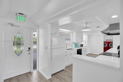 Casa en venta en Hollywood, Florida, 5 dormitorios, 208.29 m2 № 2152706 - foto 8