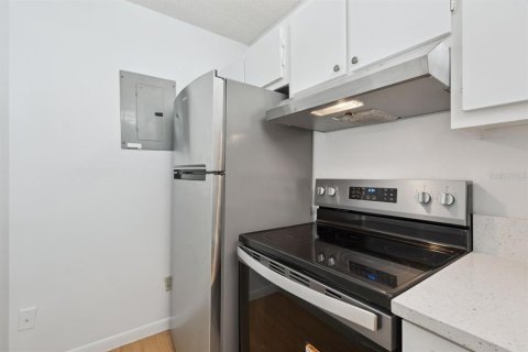 Condo in Orlando, Florida, 2 bedrooms  № 2207565 - photo 14