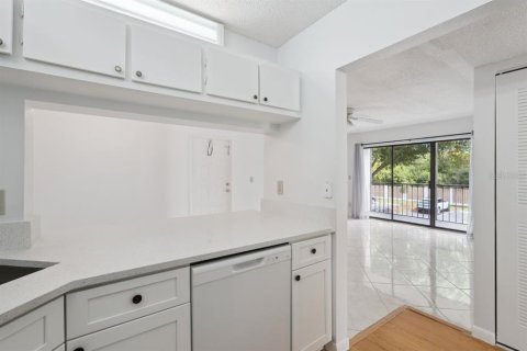 Condo in Orlando, Florida, 2 bedrooms  № 2207565 - photo 16