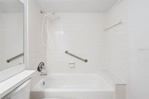 Condo in Orlando, Florida, 2 bedrooms  № 2207565 - photo 24