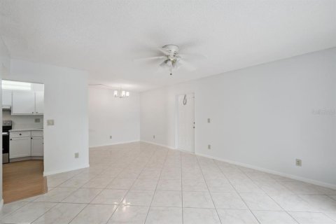 Condo in Orlando, Florida, 2 bedrooms  № 2207565 - photo 17