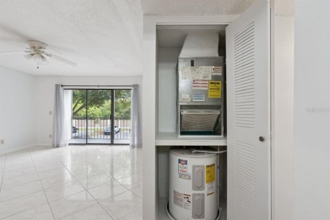 Condo in Orlando, Florida, 2 bedrooms  № 2207565 - photo 9