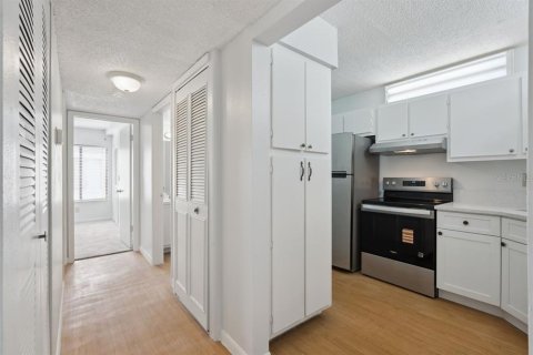 Condo in Orlando, Florida, 2 bedrooms  № 2207565 - photo 15