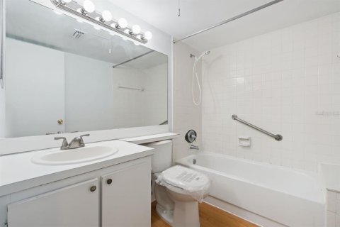 Condo in Orlando, Florida, 2 bedrooms  № 2207565 - photo 22