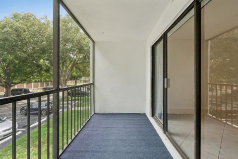 Condo in Orlando, Florida, 2 bedrooms  № 2207565 - photo 12