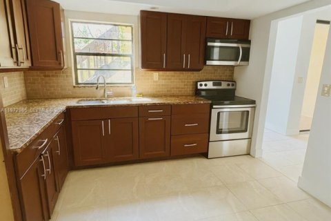 Copropriété à louer à Miami, Floride: 2 chambres, 130.06 m2 № 2080159 - photo 3