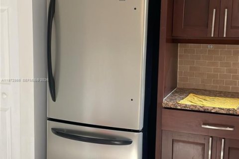 Copropriété à louer à Miami, Floride: 2 chambres, 130.06 m2 № 2080159 - photo 4