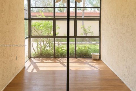 Copropriété à louer à Miami, Floride: 2 chambres, 130.06 m2 № 2080159 - photo 2