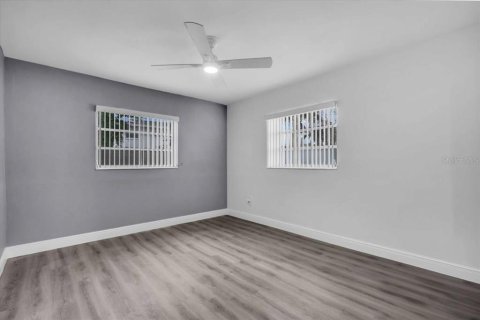 House in Treasure Island, Florida 2 bedrooms, 99.31 sq.m. № 1829250 - photo 9