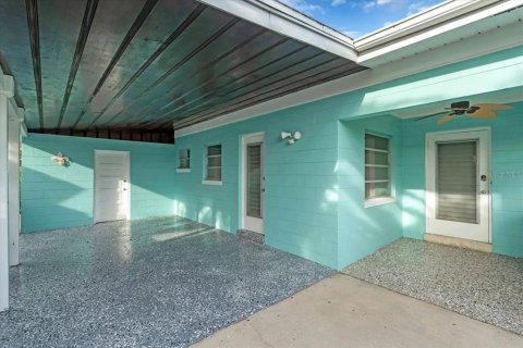 House in Treasure Island, Florida 2 bedrooms, 99.31 sq.m. № 1829250 - photo 1