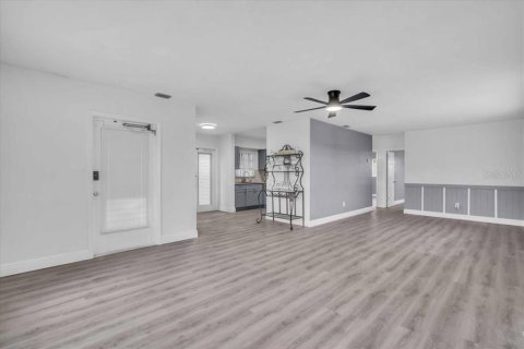 House in Treasure Island, Florida 2 bedrooms, 99.31 sq.m. № 1829250 - photo 6