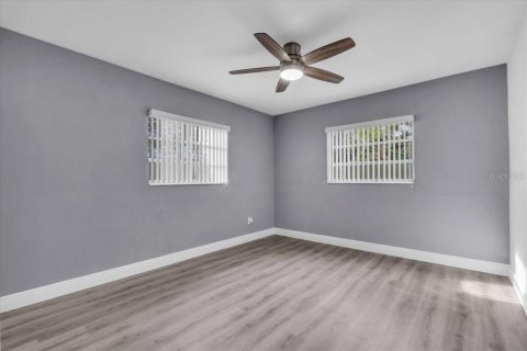 House in Treasure Island, Florida 2 bedrooms, 99.31 sq.m. № 1829250 - photo 10