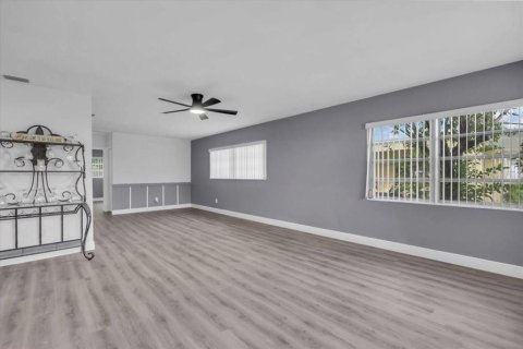 House in Treasure Island, Florida 2 bedrooms, 99.31 sq.m. № 1829250 - photo 7