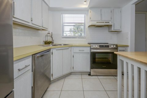 Снять в аренду кондоминиум в Юпитер, Флорида 3 комнаты, 81.01м2, № 2189618 - фото 2