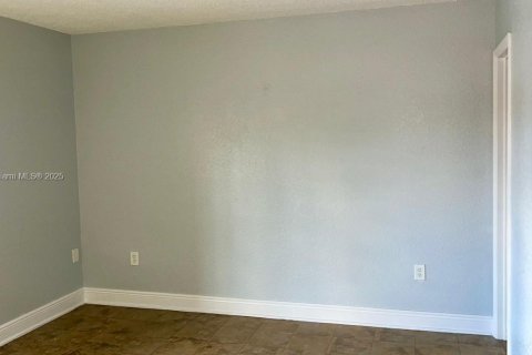Condo in Hialeah, Florida, 2 bedrooms № 2082283 - photo 6