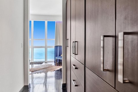 Снять в аренду кондоминиум в Майами, Флорида 3 комнаты, 133.41м2, № 2260214 - фото 14