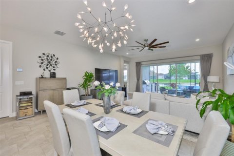 House in Wimauma, Florida 2 bedrooms, 175.59 sq.m. № 1844810 - photo 11