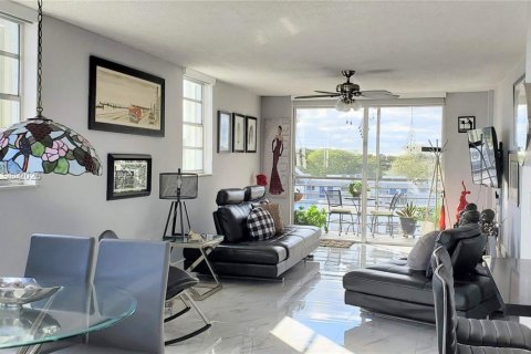 Appartement à louer à Miami, Floride: 2 chambres, 101.45 m2 № 1927785 - photo 3