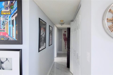 Appartement à louer à Miami, Floride: 2 chambres, 101.45 m2 № 1927785 - photo 14
