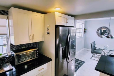 Appartement à louer à Miami, Floride: 2 chambres, 101.45 m2 № 1927785 - photo 13
